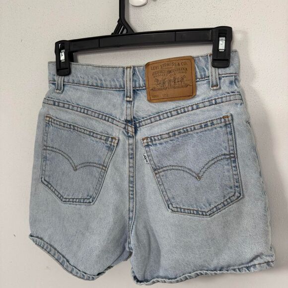 Vintage Levi’s 912 Slim Fit Shorts - Picture 1 of 5